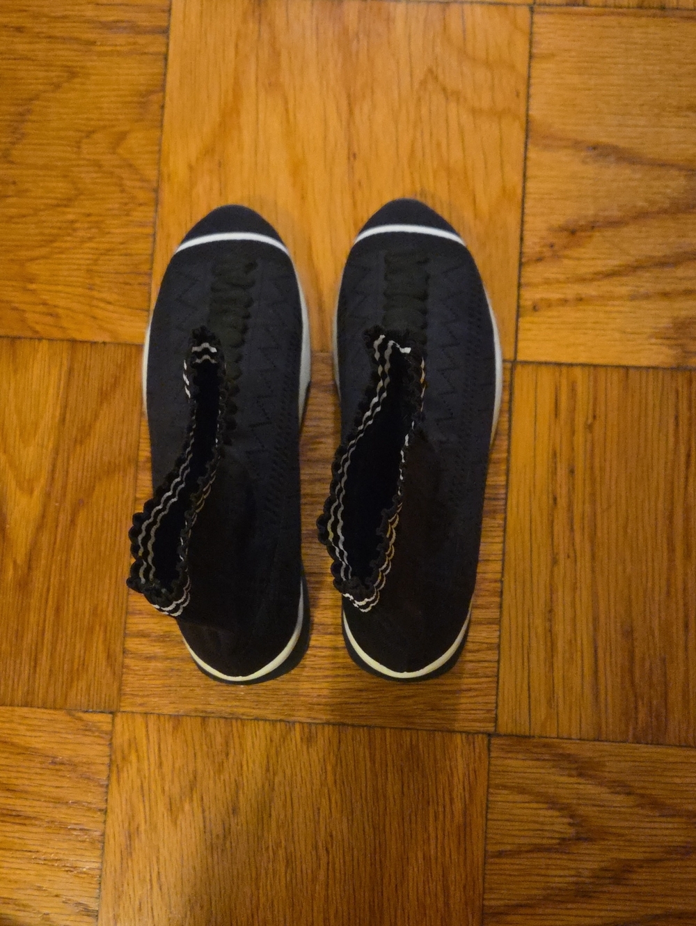 Women's Black Slip-On Knit Sneakers - Casual Comfort